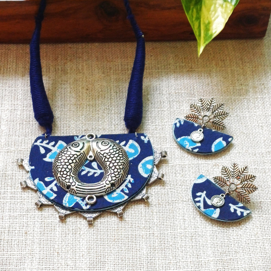 BLUE DORI PENDENT