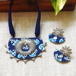 BLUE DORI PENDENT