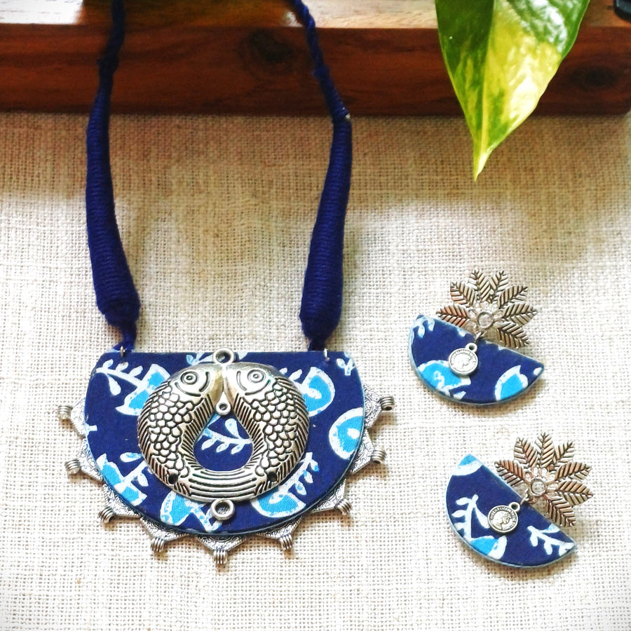 BLUE DORI PENDENT