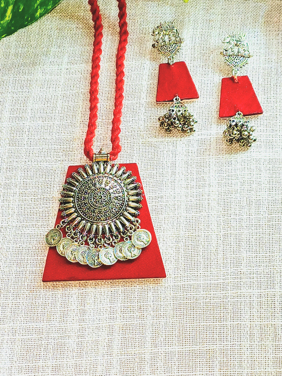Maroon dori pendent