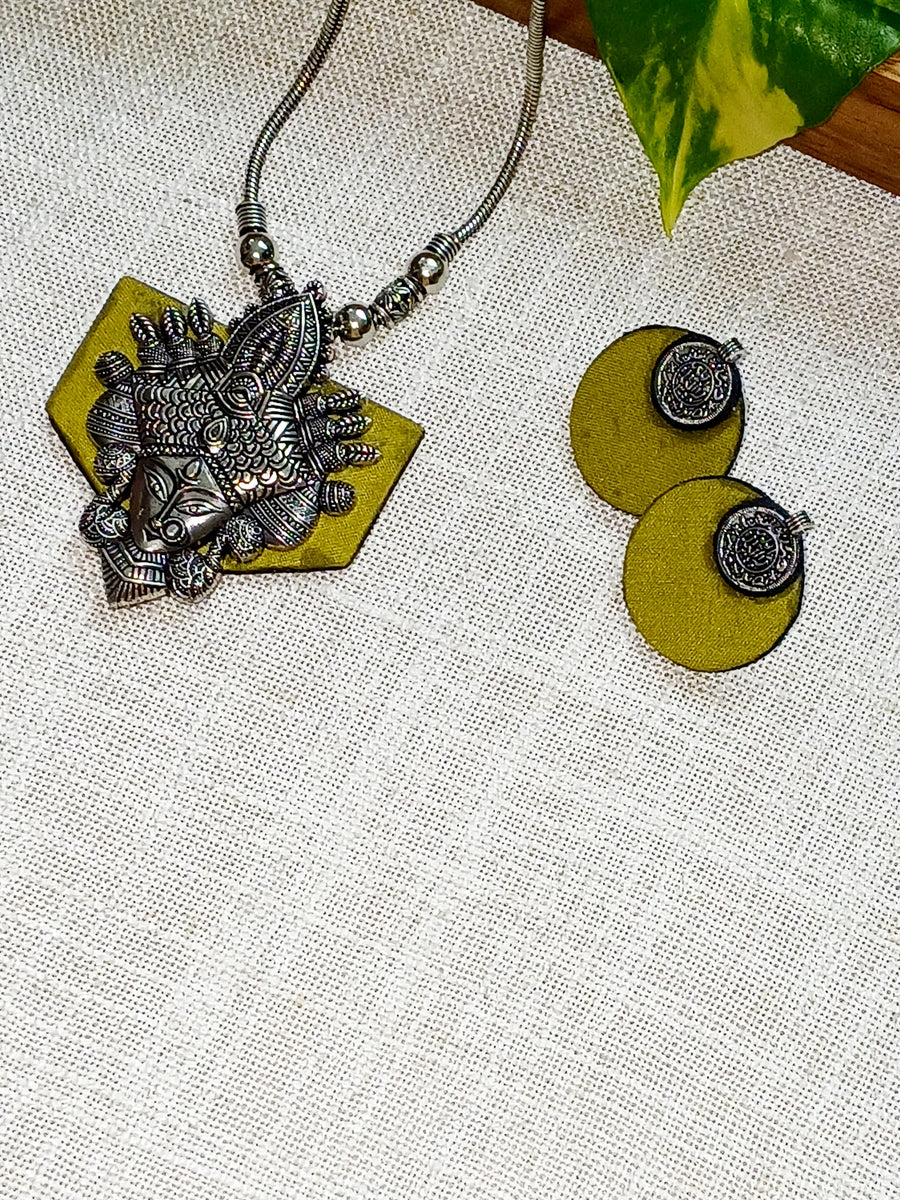 durga chain pendent