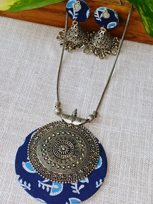 Blue chain pendent