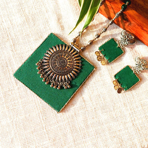GREEN CHAIN PENDENT