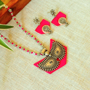 Leaf style pendent